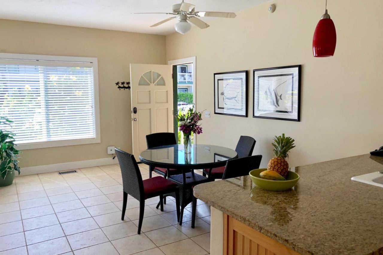 Regency 810 Koloa Quarto foto